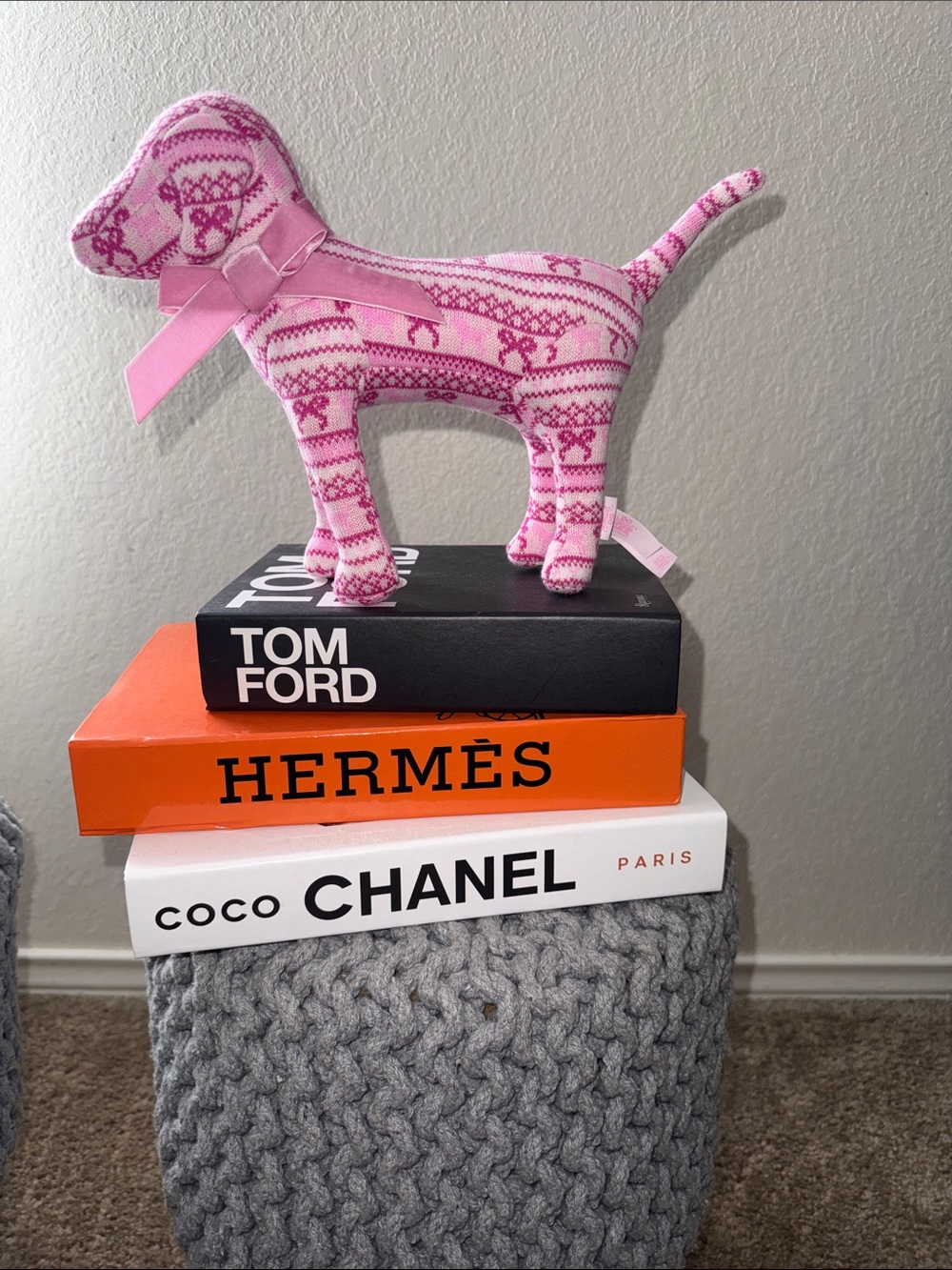 PINK x LOVESHACK FANCY Medium Dog. New! Cute accessory, for any room!